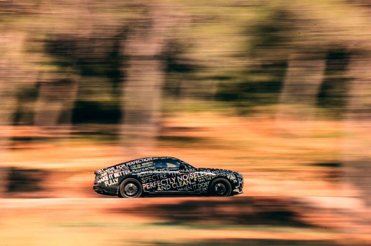 Rolls-Royce Spectre zorlu testlerden geçiyor