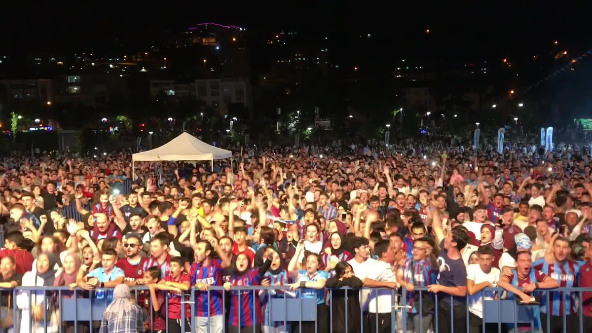 Trabzon\'da Dün Gece Kupa Kutlamasında Büyük Coşku Yaşandı