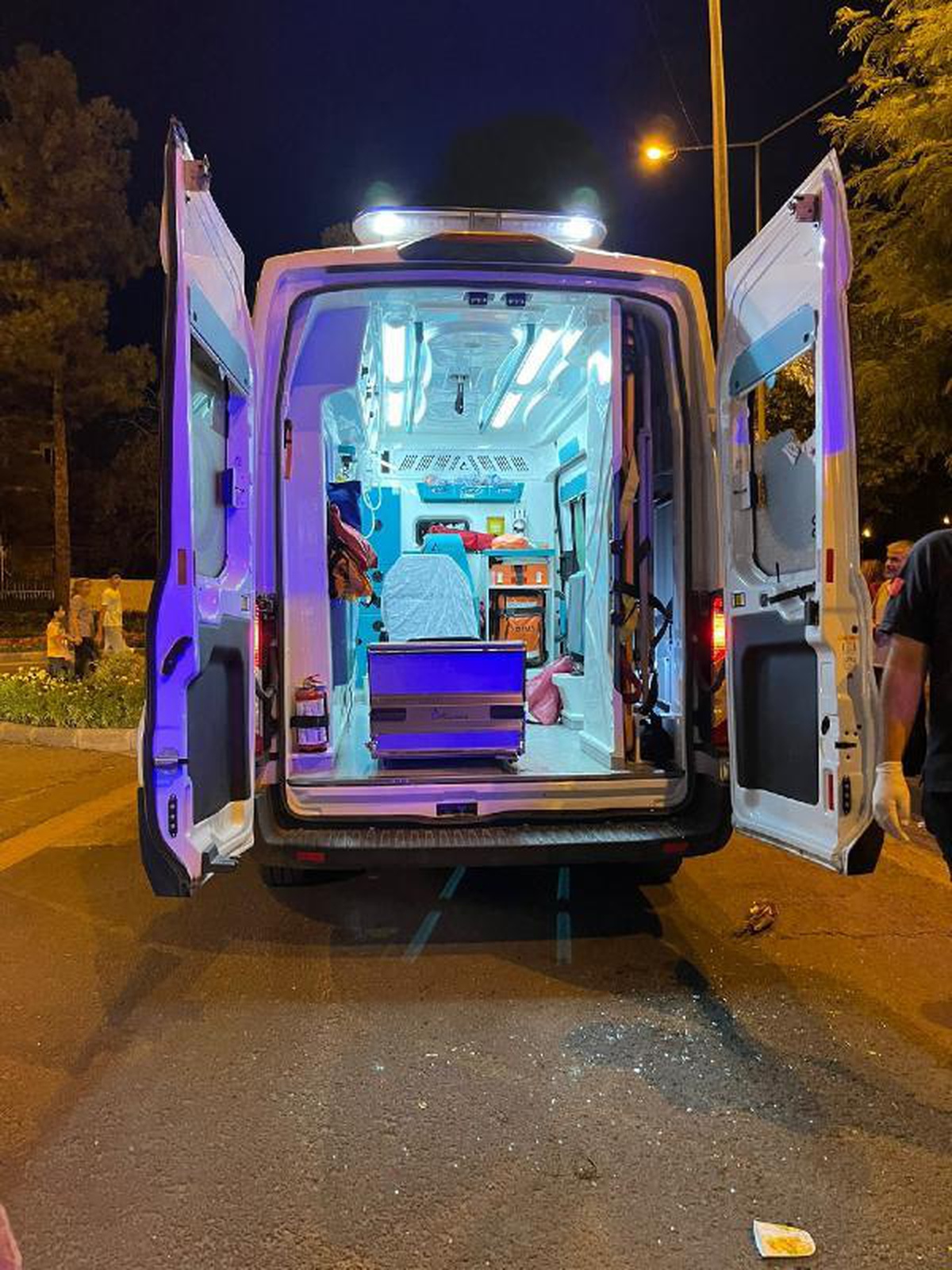 112 ambulansına saldırı; 60\'ıncı kez taşlamış