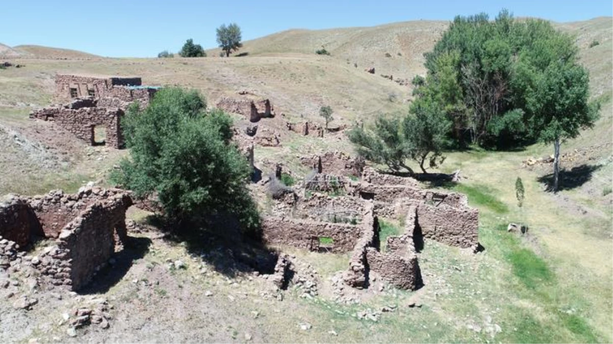 Sivas\'ın gizemli köyü Ağıl, kaçak define avcıları tarafından talan edildi