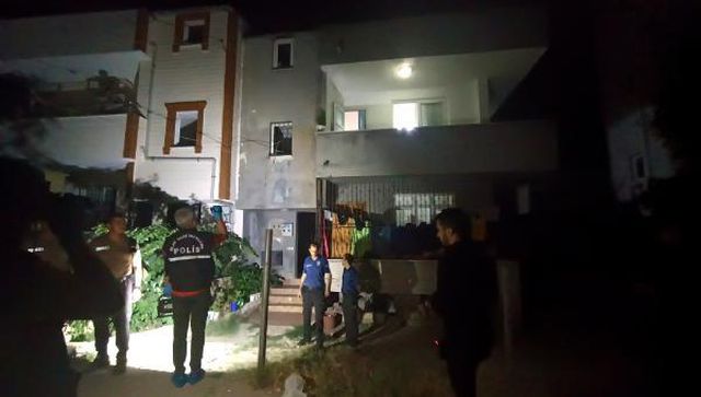 Adana'da dini nikahlı eşini balkonda uyurken kalbinden bıçaklayarak öldürdü Adana'da dini nikahlı eşini balkonda uyurken kalbinden bıçaklayarak öldürdü