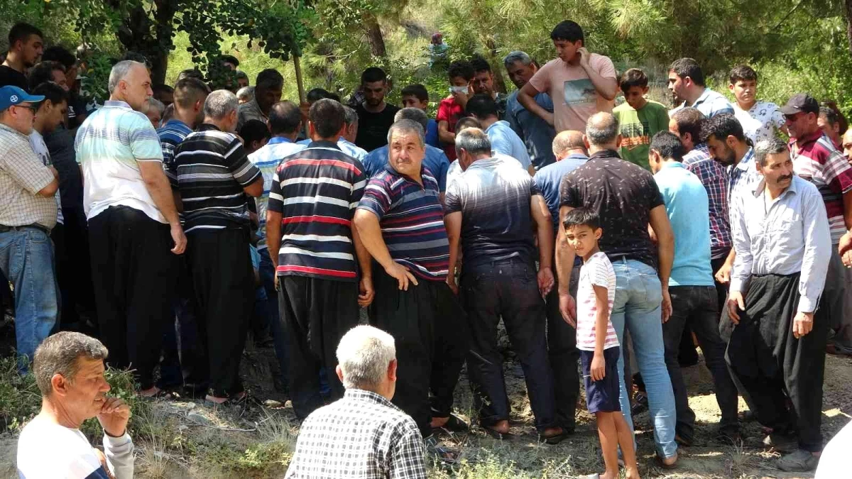 Adana\'daki kadın cinayeti: Melek annelerini gözyaşlarıyla uğurladılar