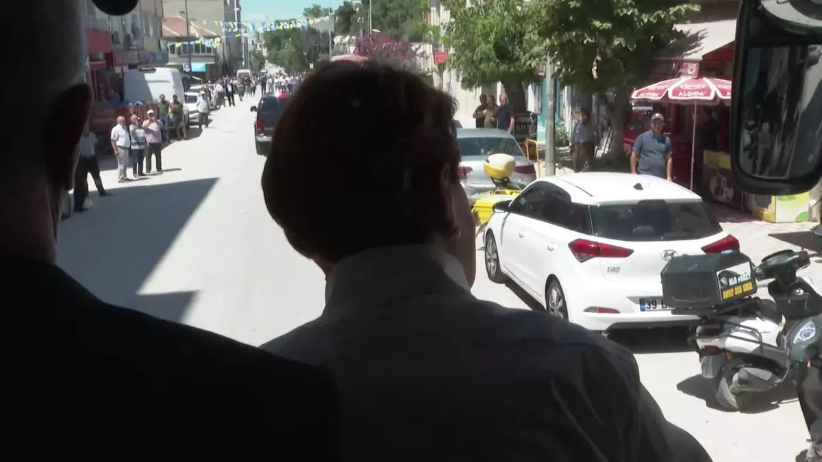 Akşener\'e Geçim Sıkıntısını Anlatan Pınarhisarlı Telefoncu: "Şu An Uçurumdan Yuvarlanan Bir Kar Topu Gibi Gittikçe Büyüyen Bir Çığa Dönüştü...