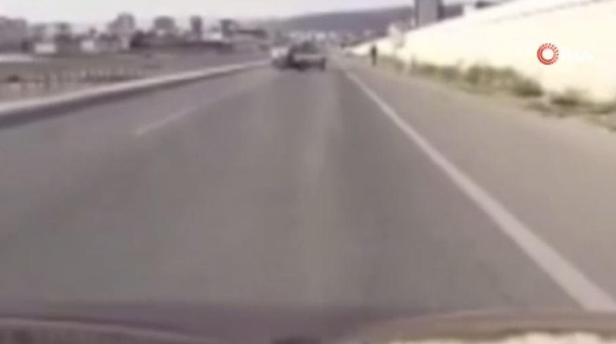 Ankara\'da yoldan çıkıp takla atan araç kamerada