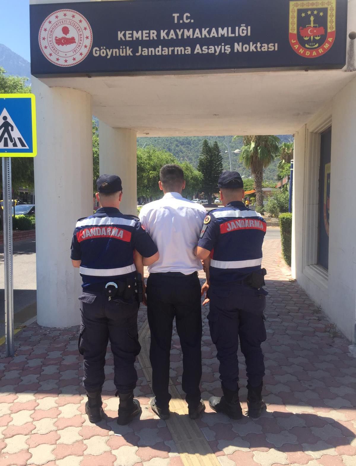 Antalya\'da 15 yıl 6 ay kesinleşmiş hapis cezası bulunan hükümlü yakalandı