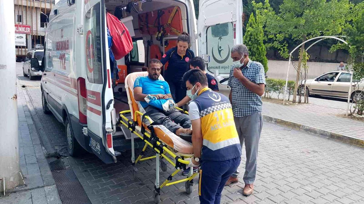 Ayağına demir düşen işçi yaralandı