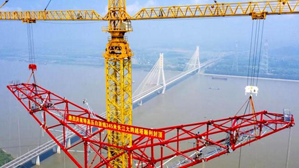 Baihetan-Zhejiang Uhv Enerji Nakil Projesinin 345 Metrelik Kulesinin Ana İskeleti Tamamlandı