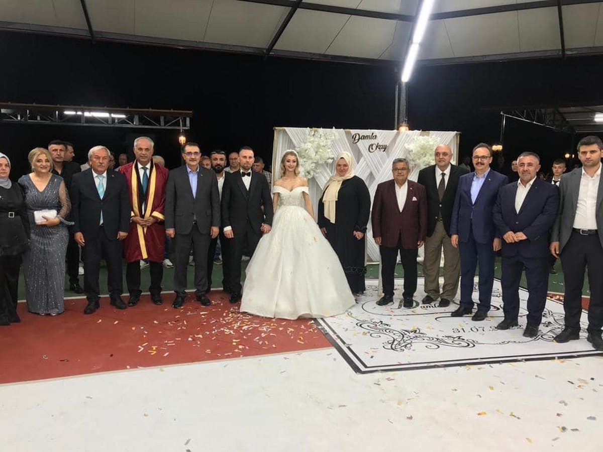 Bakan Dönmez, nikah şahitliği yaptı