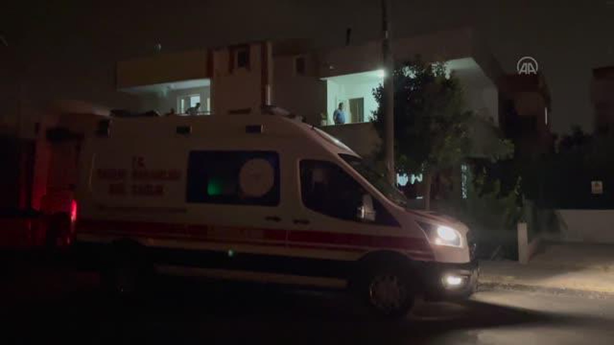 Adana\'da balkonda uyuduğu sırada bıçaklanan kadın öldü
