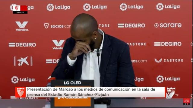 Basın toplantısına damga vuran an! Marcao, 'İdolün kim?' sorusu karşısında gözyaşlarını tutamadı Basın toplantısına damga vuran an! Marcao, 'İdolün kim?' sorusu karşısında gözyaşlarını tutamadı