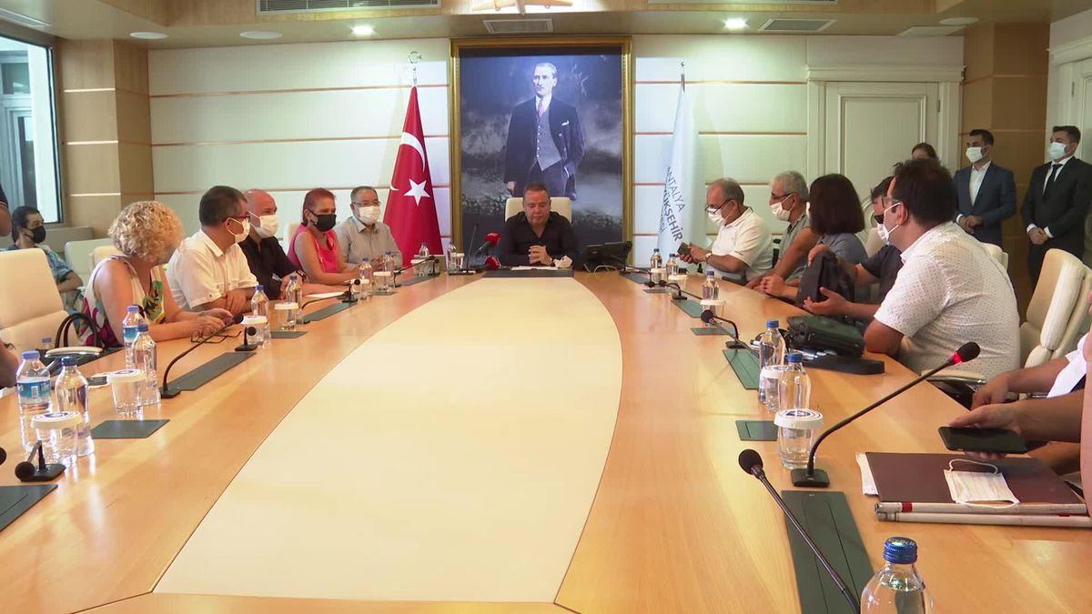Başkan Böcek, Antalya Kent Konseyi Engelliler Meclisi\'ni Ağırladı