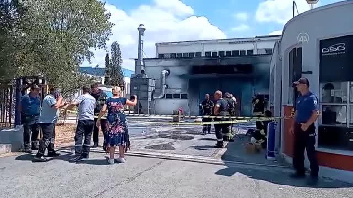 Tekirdağ\'da boya fabrikasında meydana gelen patlamada 3 kişi ağır yaralandı