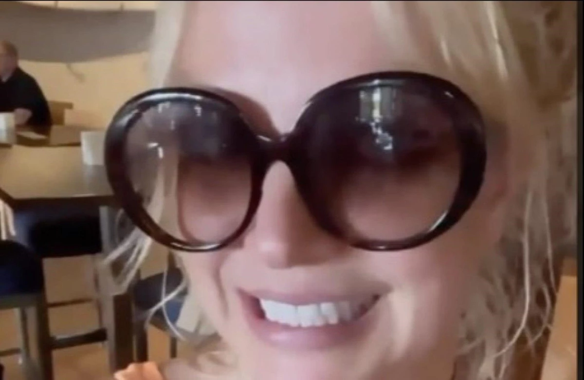 Britney Spears hayatında ilk kez bara gitti