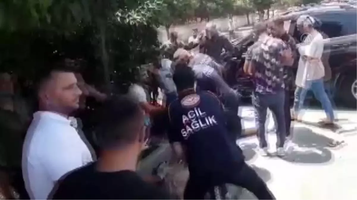 Adana'da cipin durağa çarpması sonucu 4 kişi yaralandı