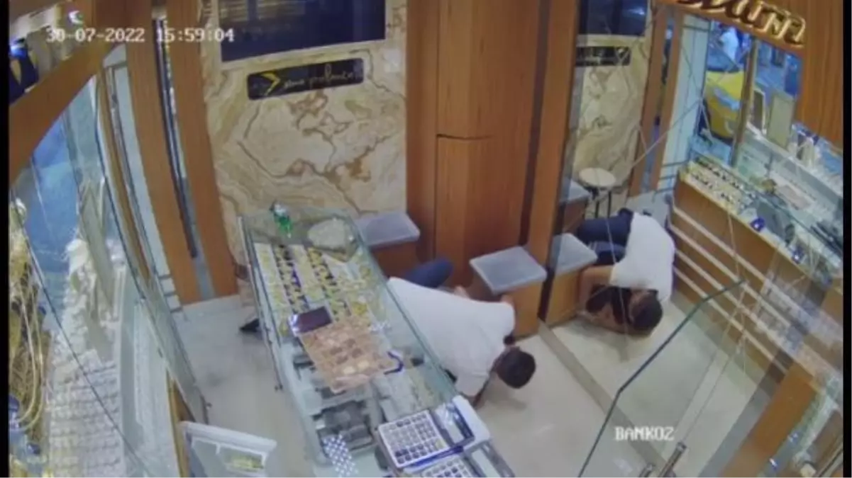 Dili boğazına kaçtı, kuyumcu kurtardı; o anlar kamerada