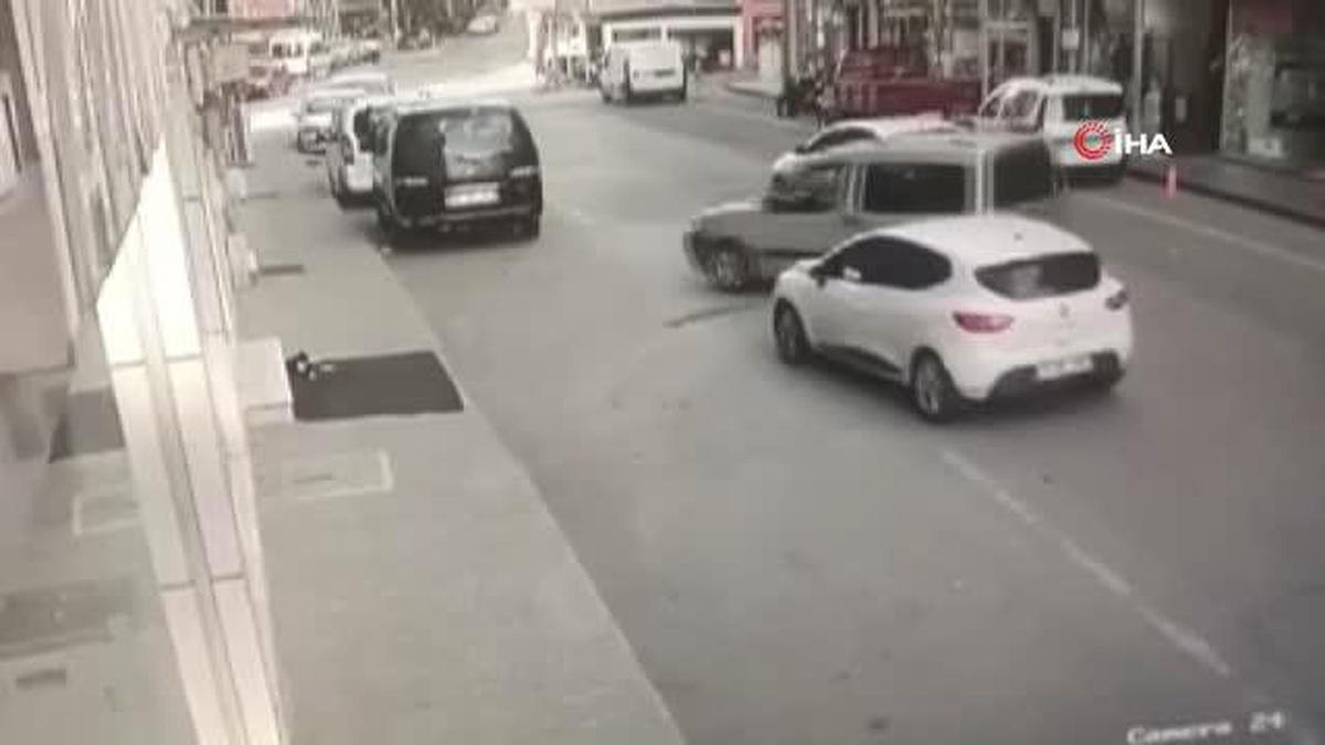 Dur ihtarına uymadı, araçla polise çarpıp kaçtı