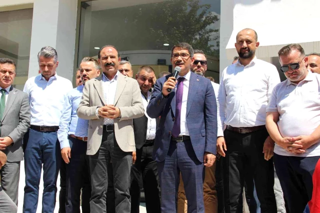 Şehzadeler Belediyesi'nde en düşük maaş 8.216 TL'ye yükseltildi, işçiler başkana davul zurnayla teşekkür etti