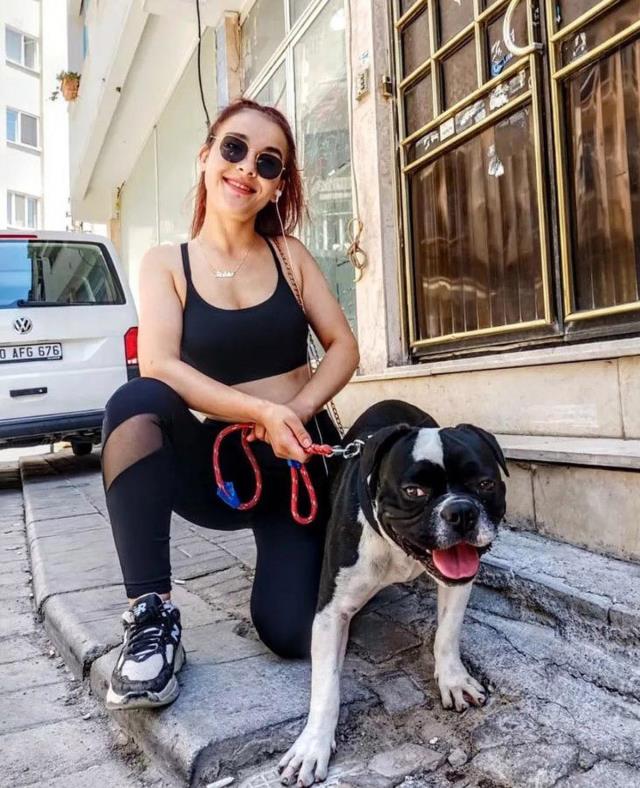 Eşini bıçaklayıp canlı yayın yapan şahıs, boşanmamak için 2 kez intihara kalkışmış Eşini bıçaklayıp canlı yayın yapan şahıs, boşanmamak için 2 kez intihara kalkışmış