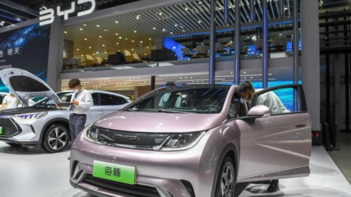 Fitch: Çin\'in Otomobil Pazarı Politika Desteğiyle V-şeklinde Toparlanma Yaşadı