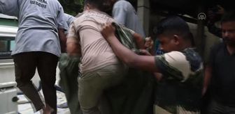 Hindistan'da sürüden ayrılan yavru fil, vahşi yaşam gönüllüleri tarafından kurtarıldı