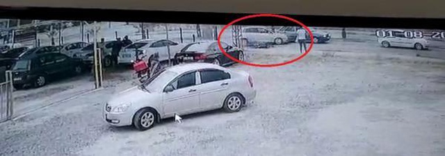 Son dakika haberi | İYİ Partili meclis üyesine otomobille çarpıp kaçtı; kaza kamerada Son dakika haberi | İYİ Partili meclis üyesine otomobille çarpıp kaçtı; kaza kamerada