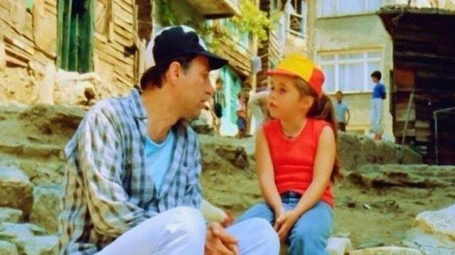 Kemal Sunal'ın rol arkadaşı minik Fatoş'un 36 yıl sonraki hali şaşırttı Kemal Sunal'ın rol arkadaşı minik Fatoş'un 36 yıl sonraki hali şaşırttı