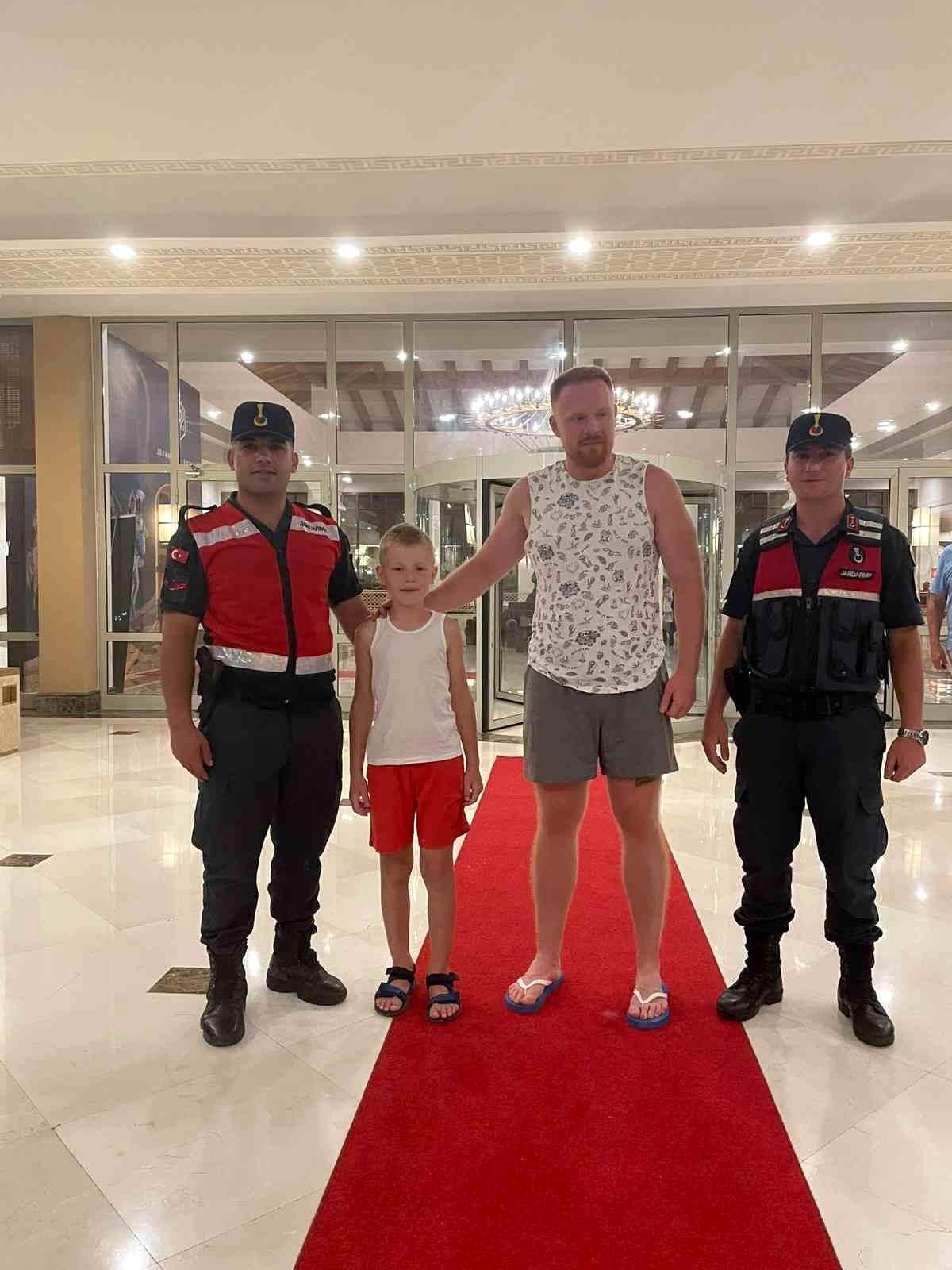 Kemer\'de kaybolan 2 turist çocuk, jandarma ekiplerince bulundu