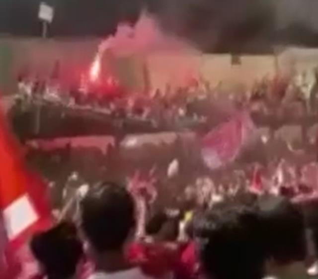 Libya'daki şampiyonluk kutlamalarında can pazarı! Tribün çöktü, çok sayıda yaralı var Libya'daki şampiyonluk kutlamalarında can pazarı! Tribün çöktü, çok sayıda yaralı var