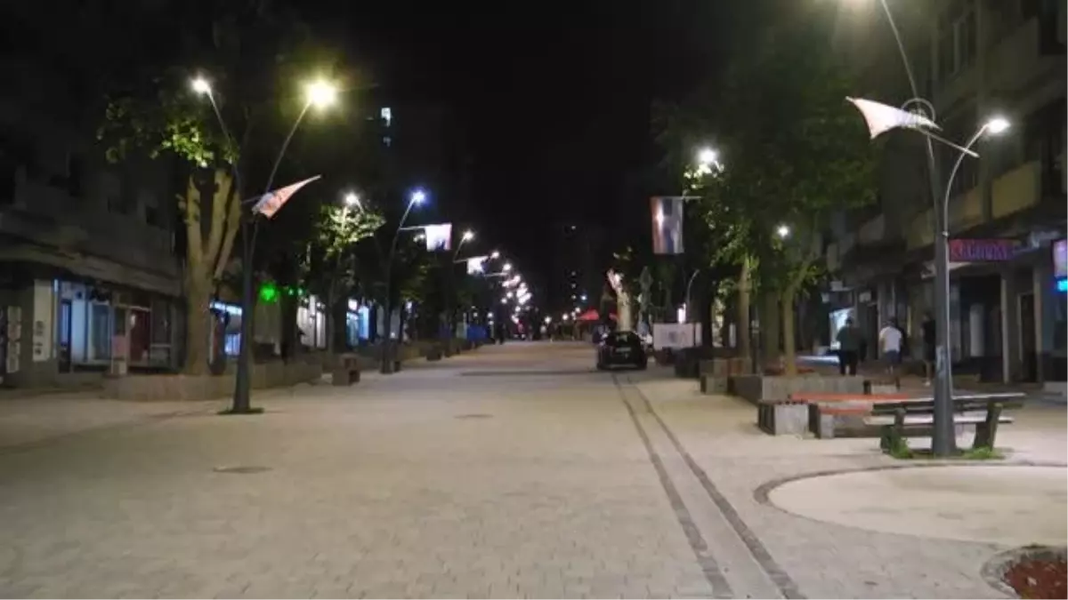 MİTROVİCA - Kosova'da siren sesleri duyuldu