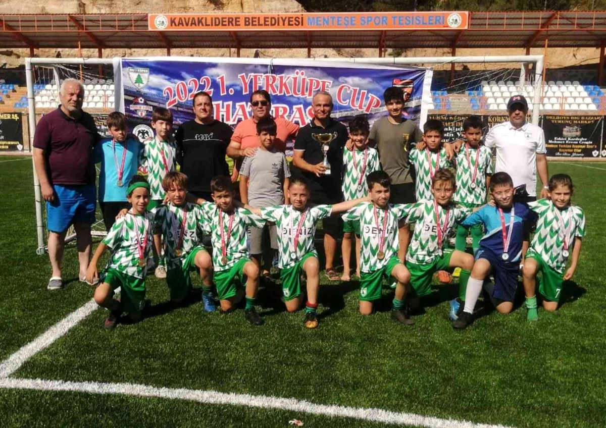 Muğlaspor\'un minikleri yenilgisiz şampiyon oldu