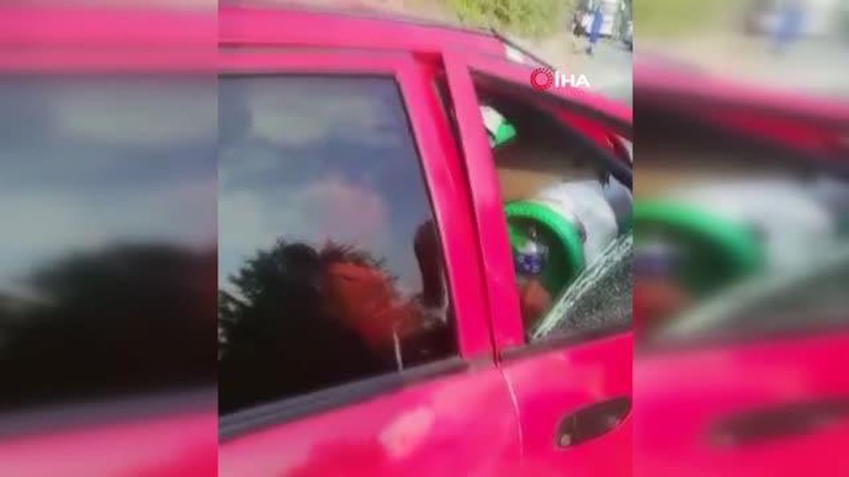 Üç tonluk borular otomobile ok gibi saplandı