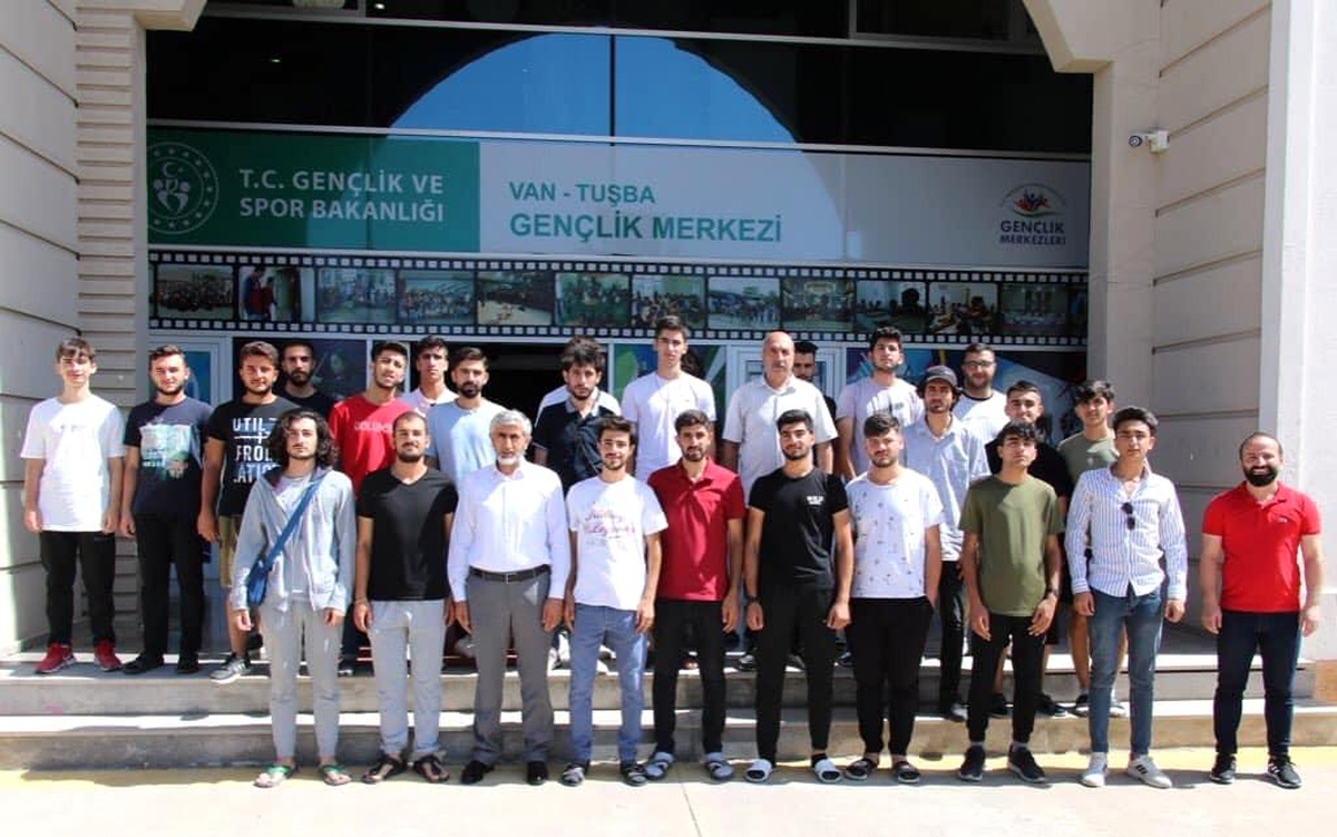 Vanlı gençler Manisa\'ya gitti