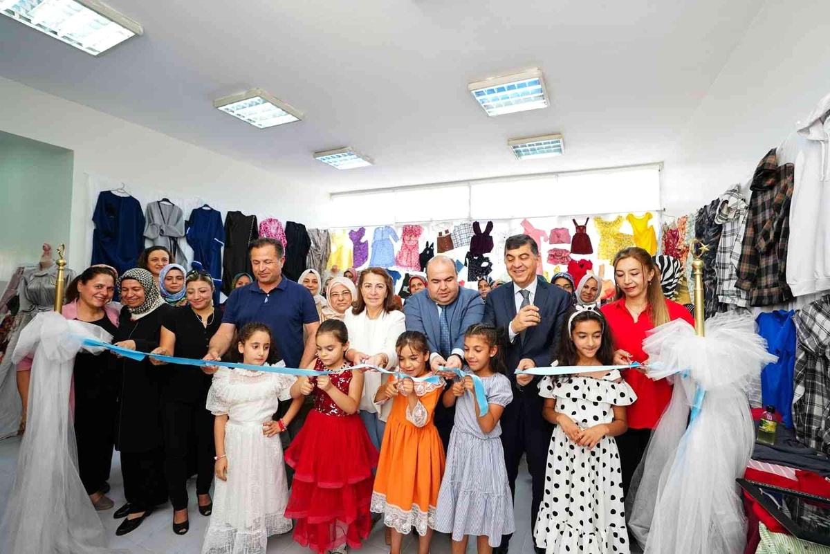 Yetimlerle annelerinin yaptıkları ürünler görücüye çıktı