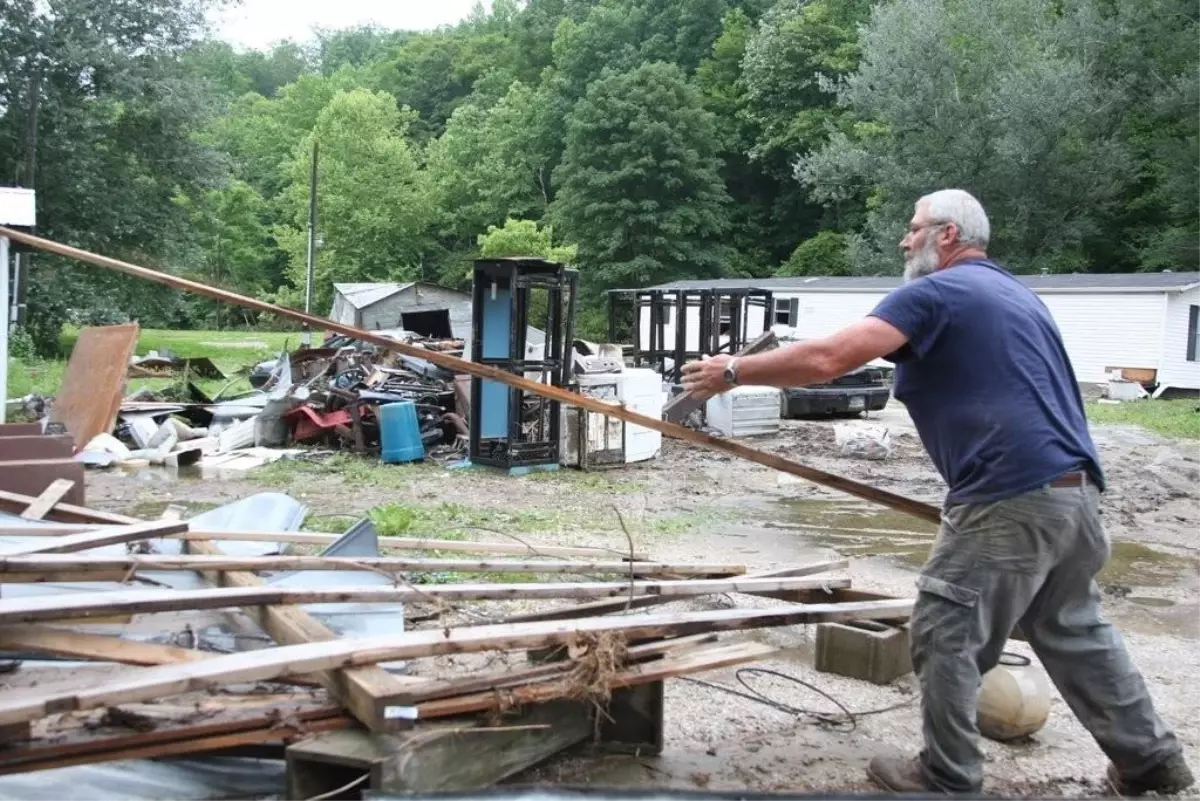 ABD\'nin Kentucky eyaletinde meydana gelen selde can kaybı artmaya devam ediyor, 35 kişinin hayatını kaybettiği bildirildi