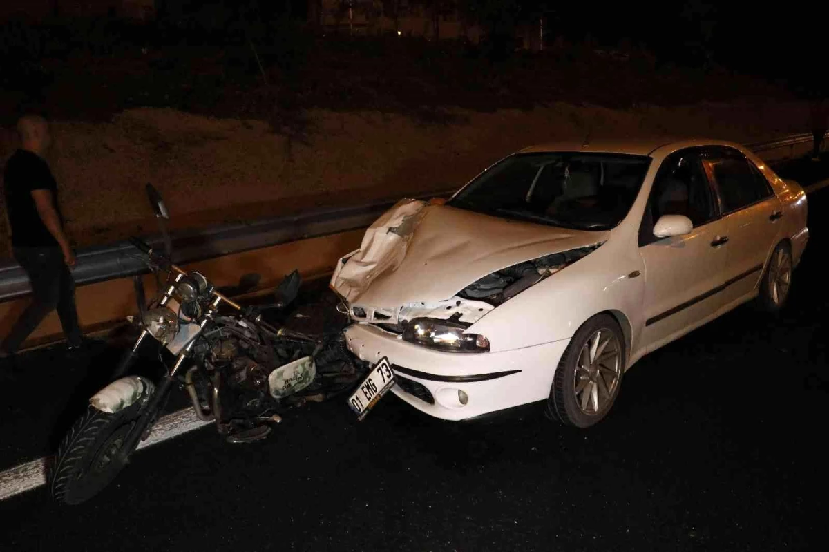 Adana\'da otomobil motosiklete çarptı: 1 ölü 2 yaralı