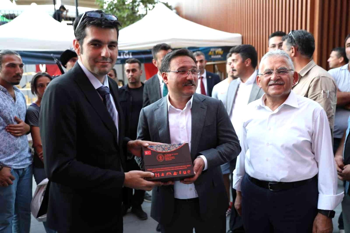 \'Altın Eller Sanat Festivali\' açıldı