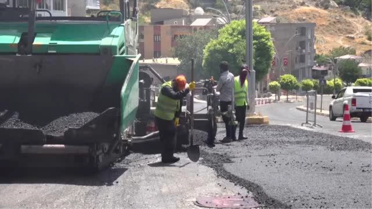 Şırnak\'ta ana arterlerde 30 kilometrelik sıcak asfalt çalışması başladı