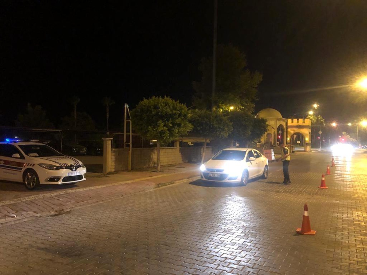 Antalya\'da yerli ve yabancı turistlere alkol denetimi