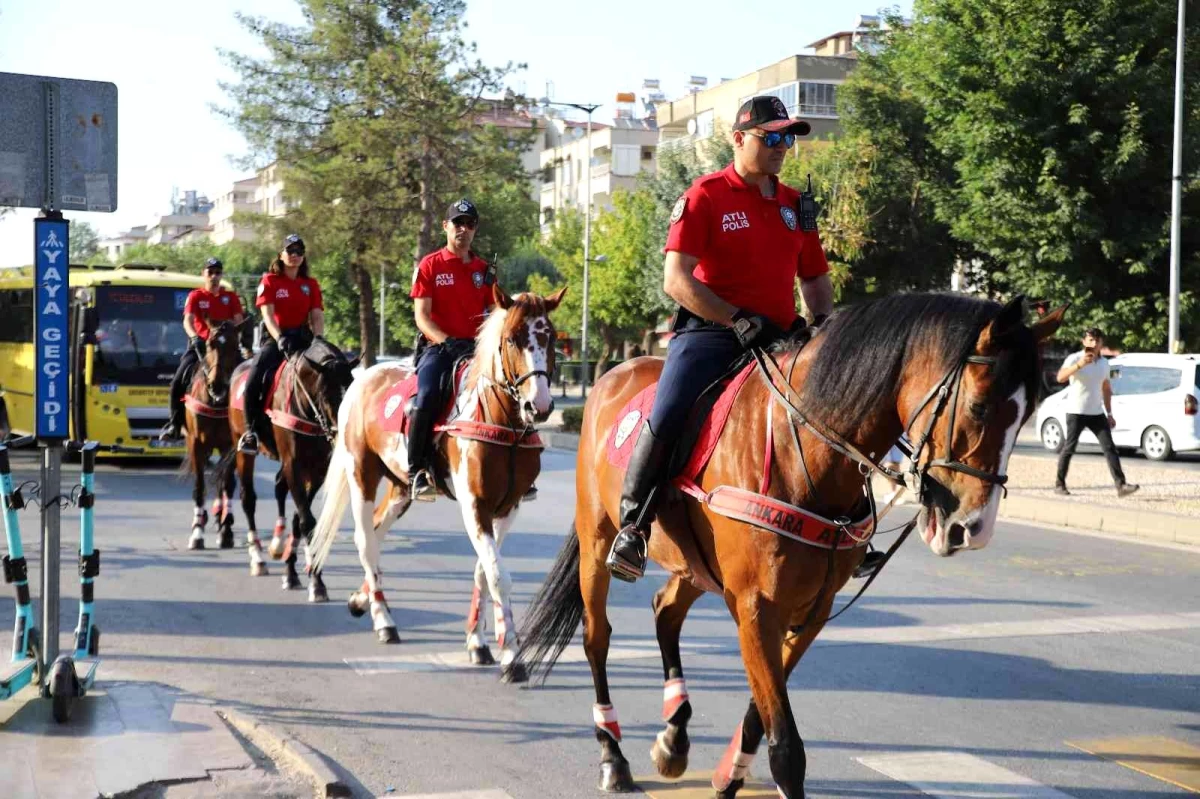 Atlı polisler Gaziantep\'te devriye attı
