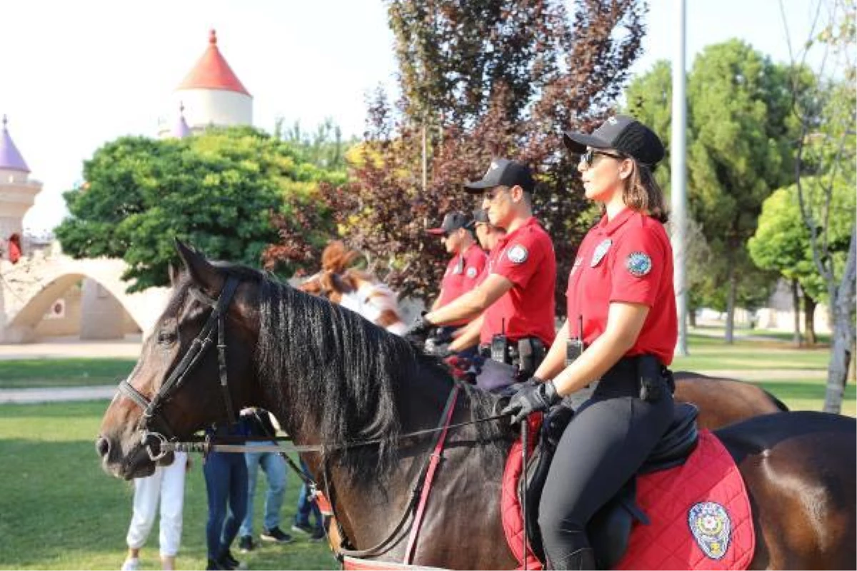 Atlı polislerden Gaziantep\'te denetim