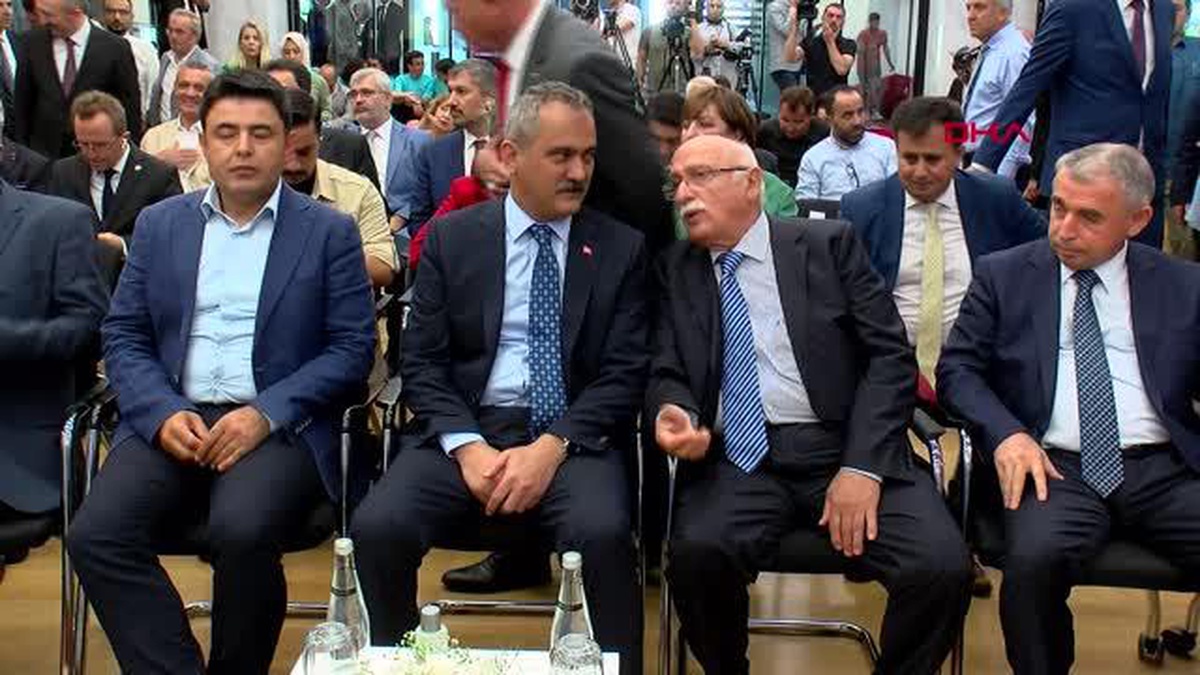 BAKAN ÖZER: BU EĞİTİM SİSTEMİ NE ÇEKTİYSE YANLIŞ EĞİTİM POLİTİKALARINDAN ÇEKTİ