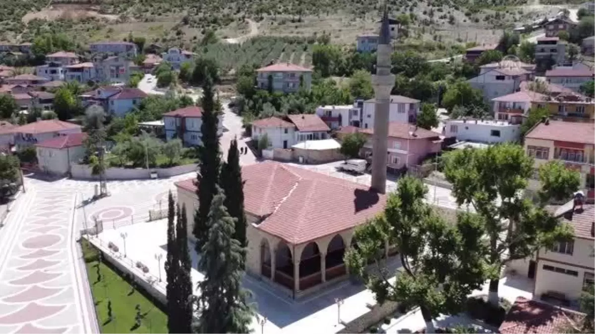 Ecdat yadigarı cami ve kervansaray yenilenen çehresiyle ziyaretçilerini ağırlıyor