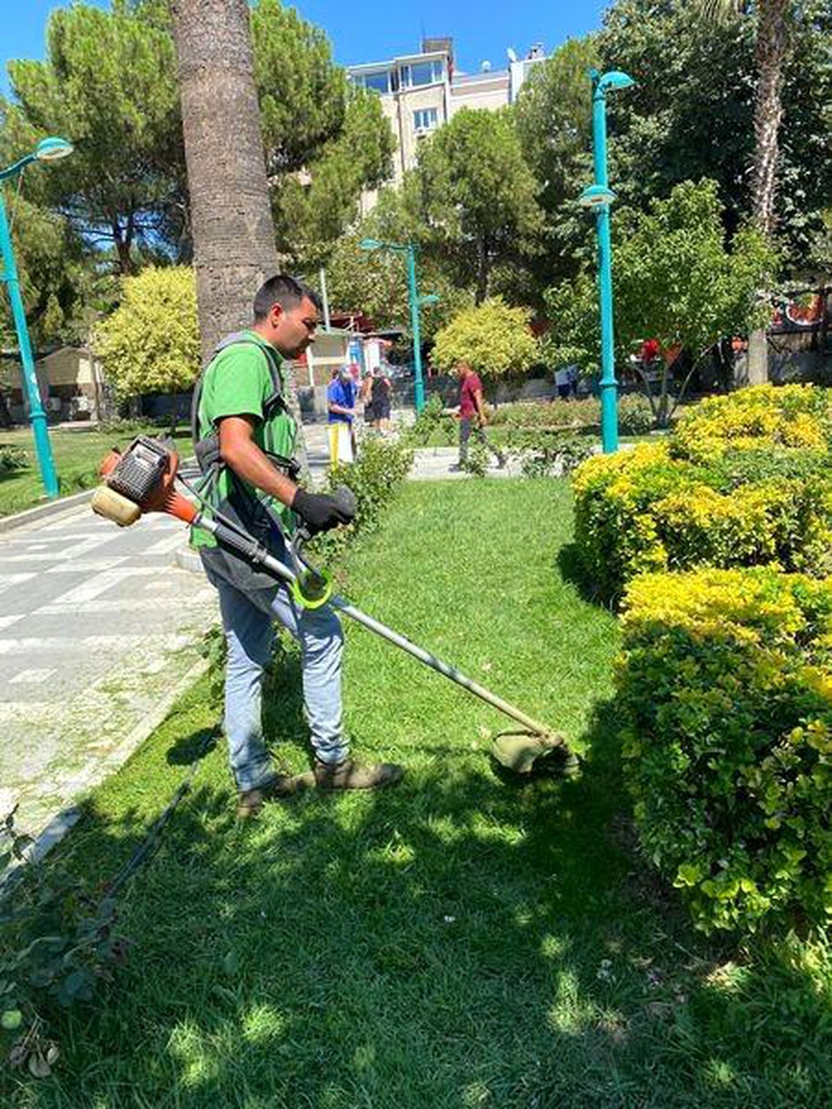 Edremit\'te yeşil alanlara bakım