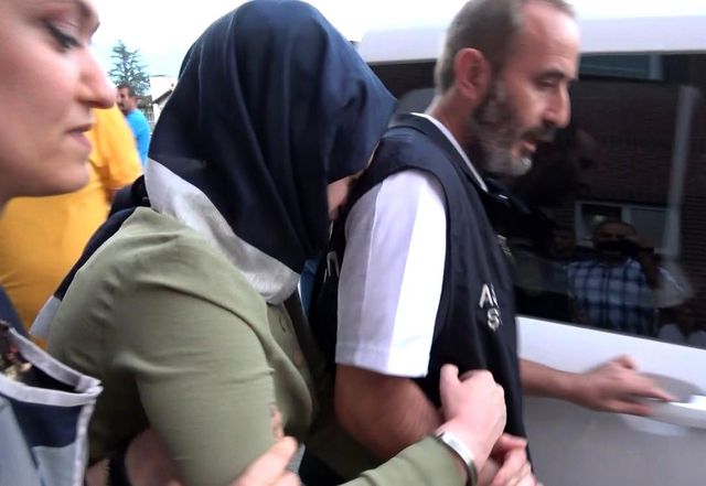 Eski nişanlısını kız arkadaşıyla görüp kurşun yağdıran kadından 'Neden vurdun?' sorusuna yanıt: Ölmedi deyin, ne olur? Eski nişanlısını kız arkadaşıyla görüp kurşun yağdıran kadından 'Neden vurdun?' sorusuna yanıt: Ölmedi deyin, ne olur?