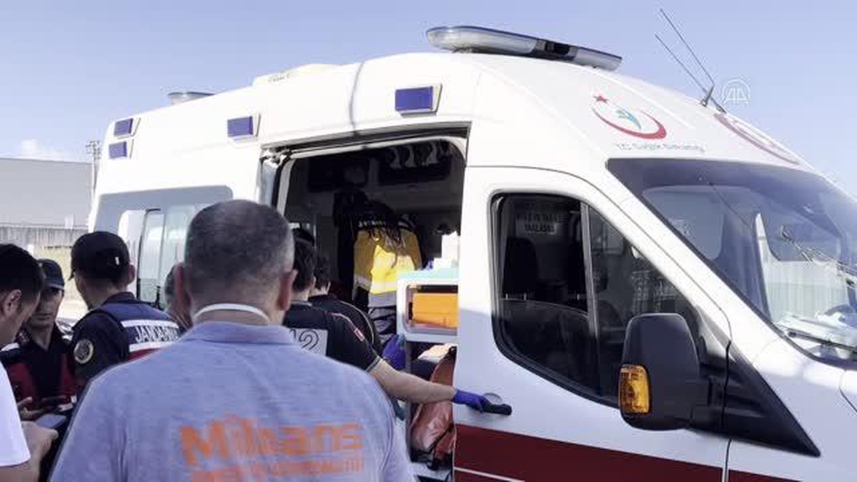Kocaeli\'de fabrikada çıkan yangında dumandan etkilenen 6 işçi hastaneye kaldırıldı