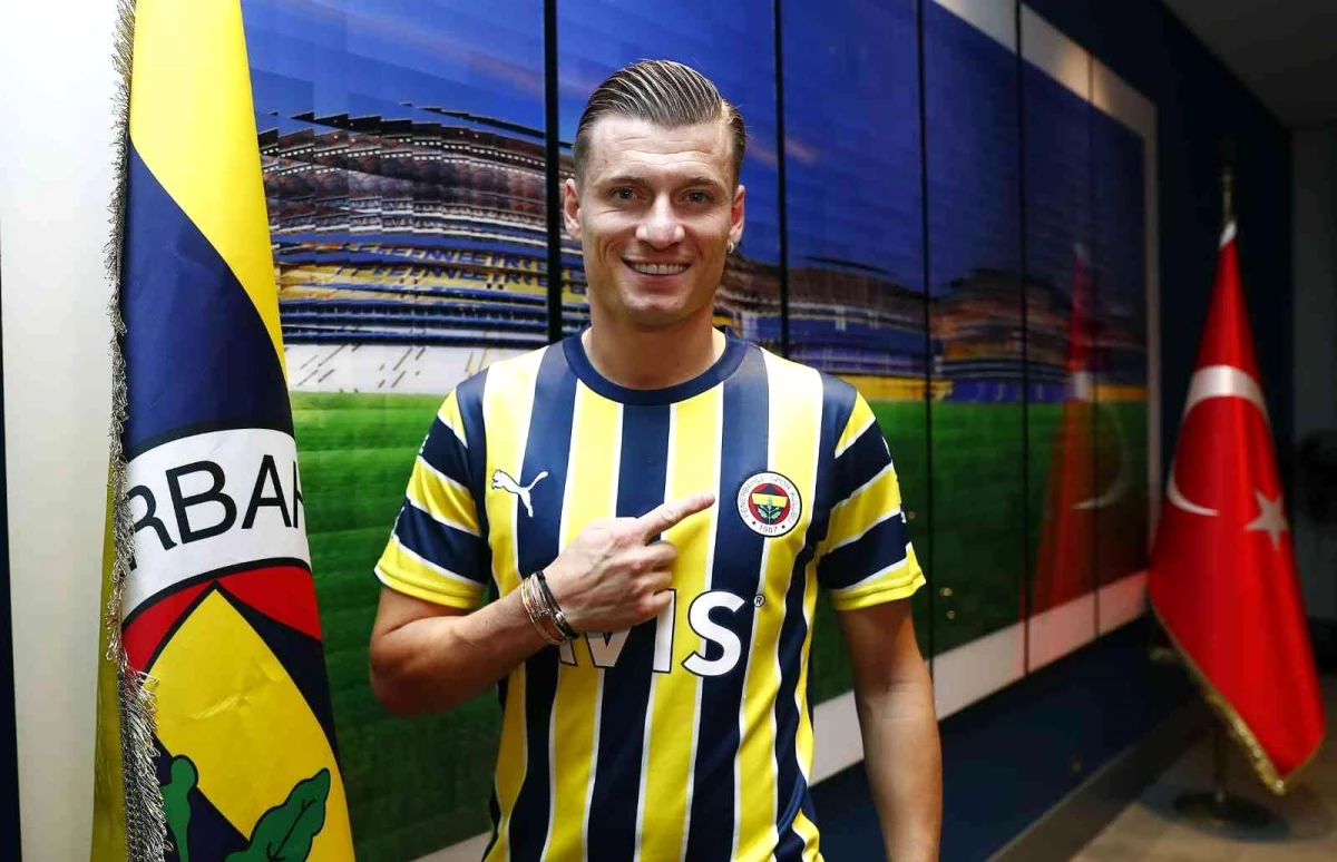 Fenerbahçe, Ezgjan Alioski ile 1 yıllık sözleşme imzaladı