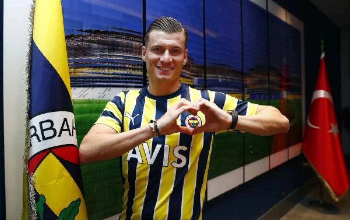 Fenerbahçe, Ezgjan Alioski\'yi kiraladığını açıkladı