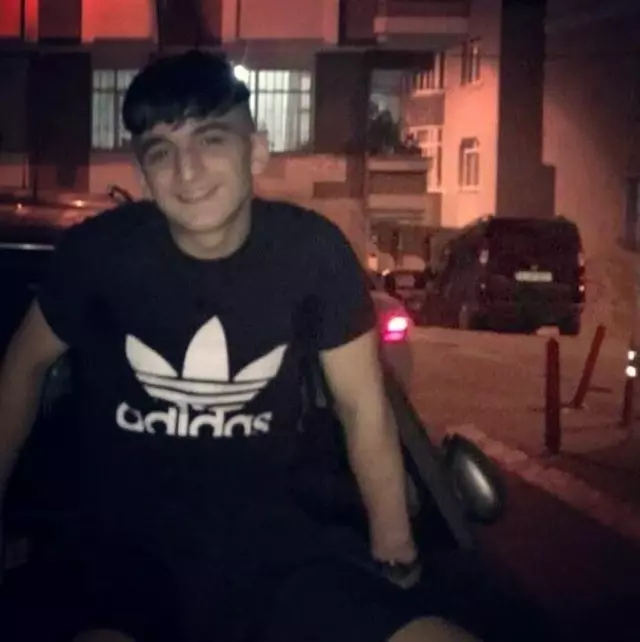 'Sen benim abimi' bitirdin sözünün ardından patlayan silah, 19 yaşındaki genci öldürdü 'Sen benim abimi' bitirdin sözünün ardından patlayan silah, 19 yaşındaki genci öldürdü
