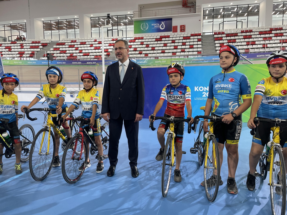 Gençlik ve Spor Bakanı Kasapoğlu, Konya Olimpik Veledromu\'nda incelemelerde bulundu Açıklaması