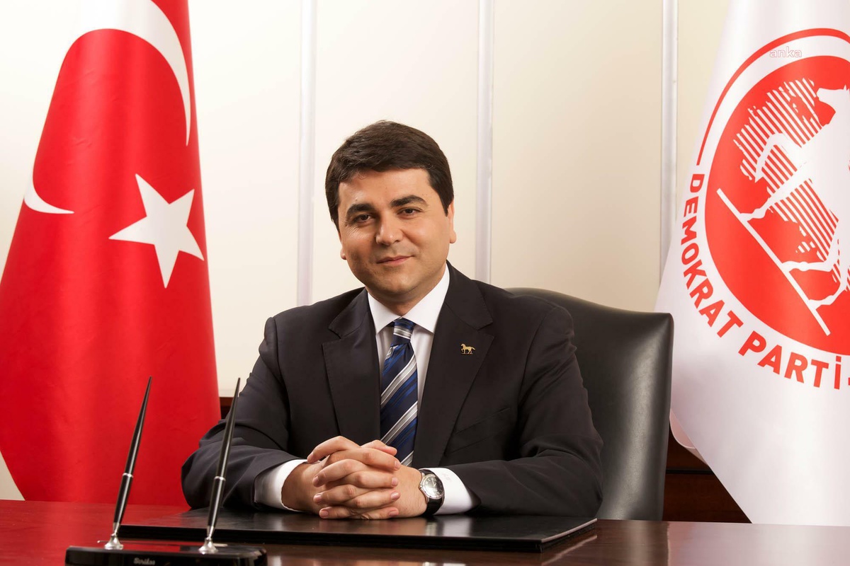 Gültekin Uysal\'dan \'Kpss Soruları\' Tepkisi: "Paramızı Çaldınız, Soruları Çaldınız, 20 Yıllık Zamanımızı Çaldınız"